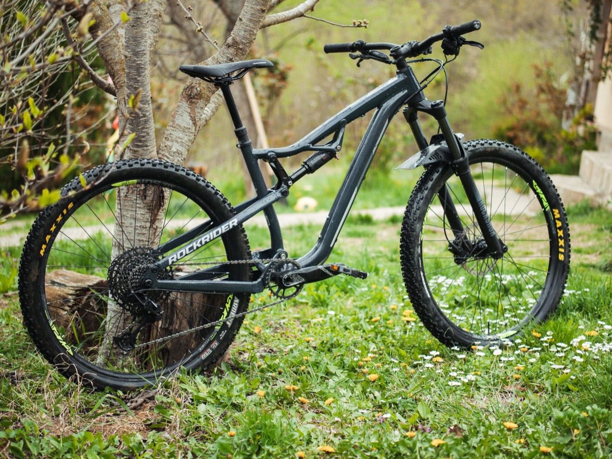 Side profile of an alloy full-suspension trail bike with the dropper post extended out of the seat tube.